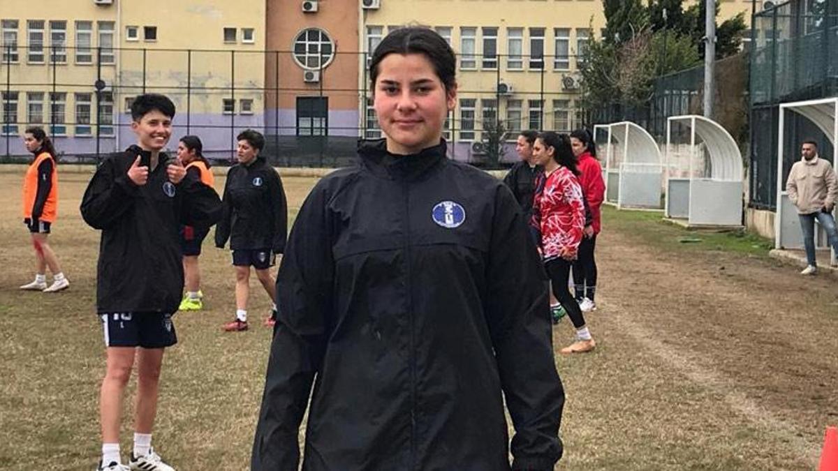 Futbol aşkına, zorlu şartlara rağmen pes etmiyorlar
