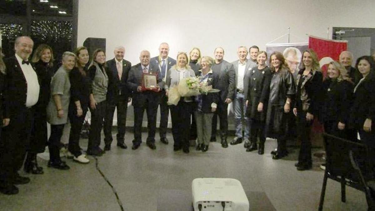 Usta gazeteciye Rotary'den meslek hizmet ödülü