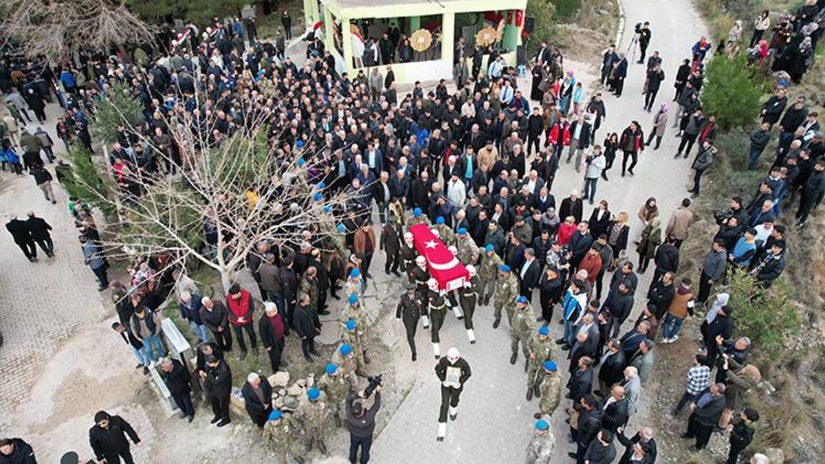 Şehit asker memleketi Osmaniye’de toprağa verildi