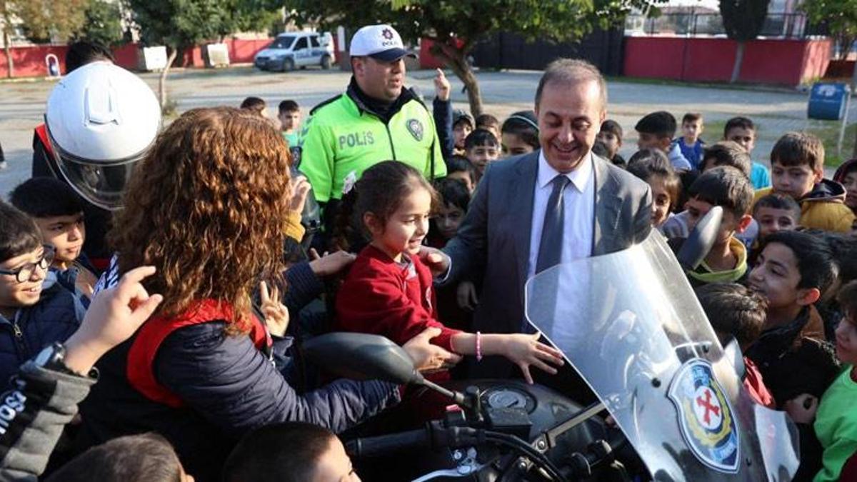 Adana Emniyet Müdürü öğrencilerle bir araya geldi