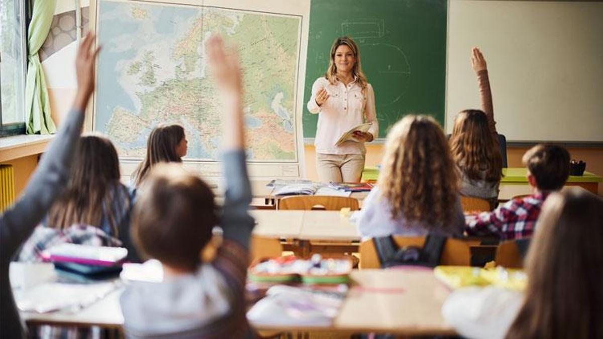 Depremde ölenler için okullarda saygı duruşunda bulunulacak