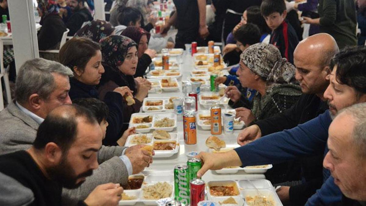 6 Şubat depremlerinin yıl dönümünde 30 bin kişiye taziye yemeği