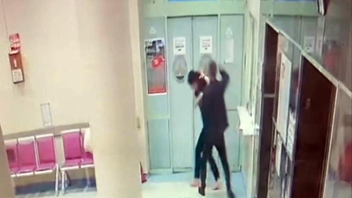 Hastanede dehşet anları! Annesinin ölüm haberini veren kadın doktoru yumrukladı