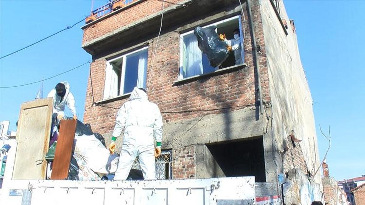 İhbar üzerine ekipler harekete geçti, evden 1 kamyon çöp çıktı: Her şeyimi alıyorsunuz!