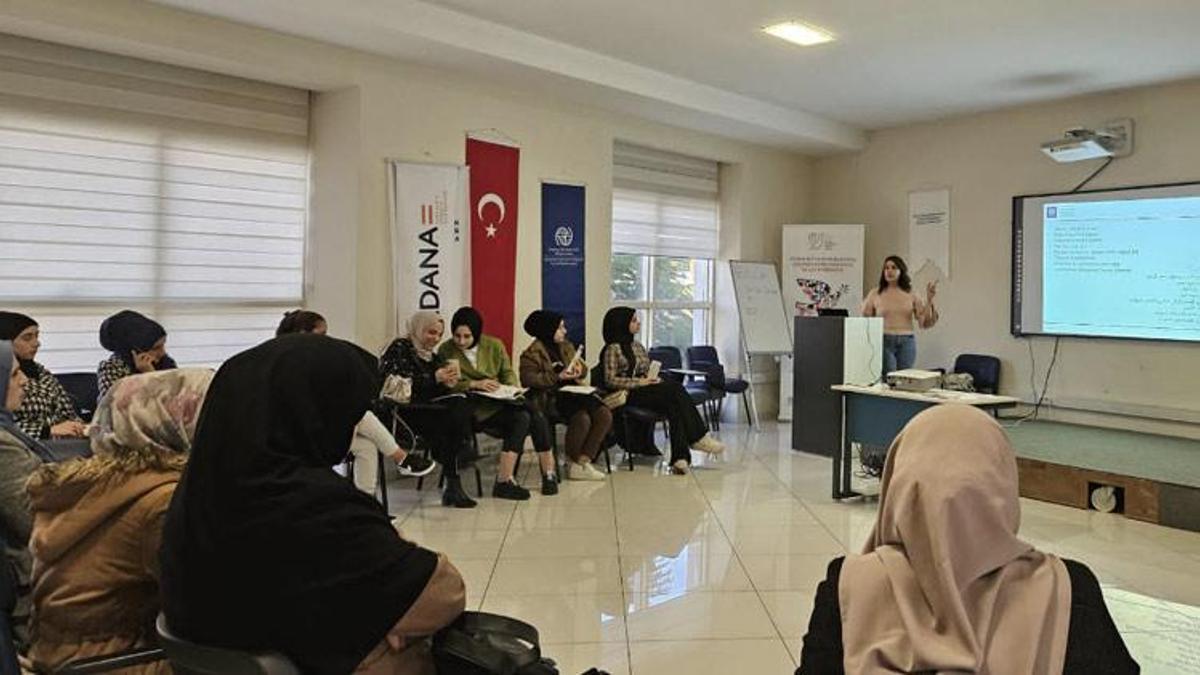 Göçmen kadınlara seminer düzenlendi