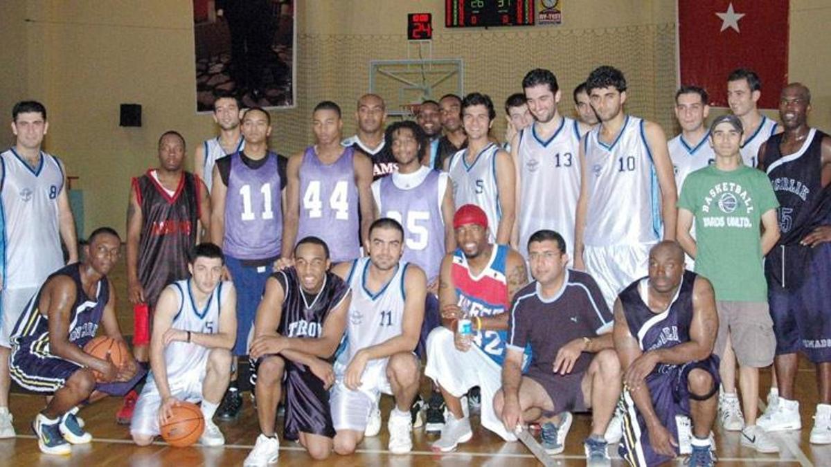 Zafer Adana Demirspor basketbol takımının oldu