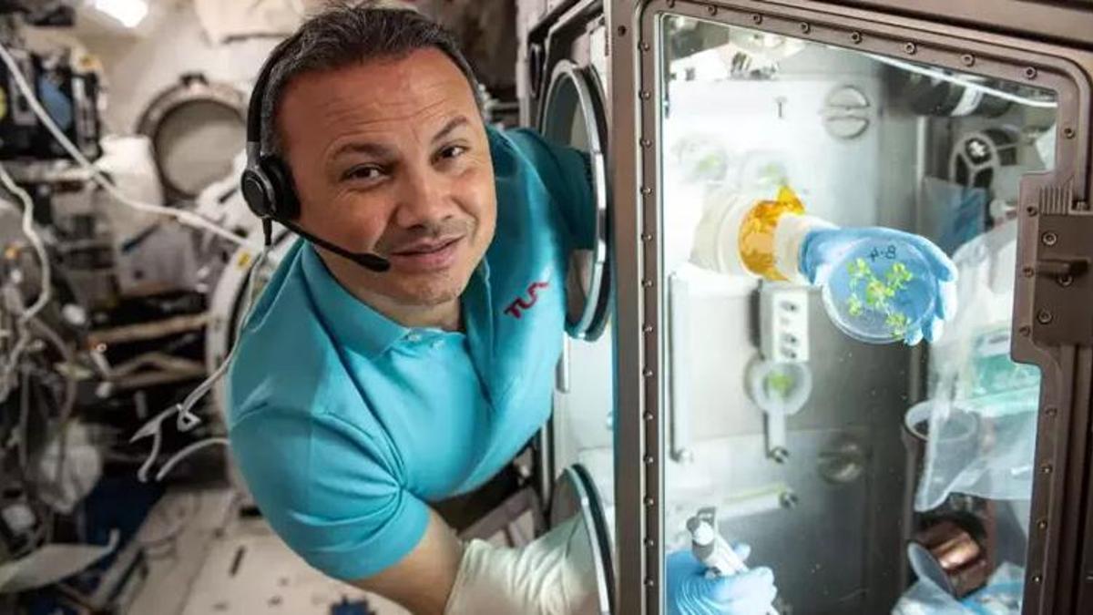 Türk astronot Alper Gezeravcı Dünya'ya döndü