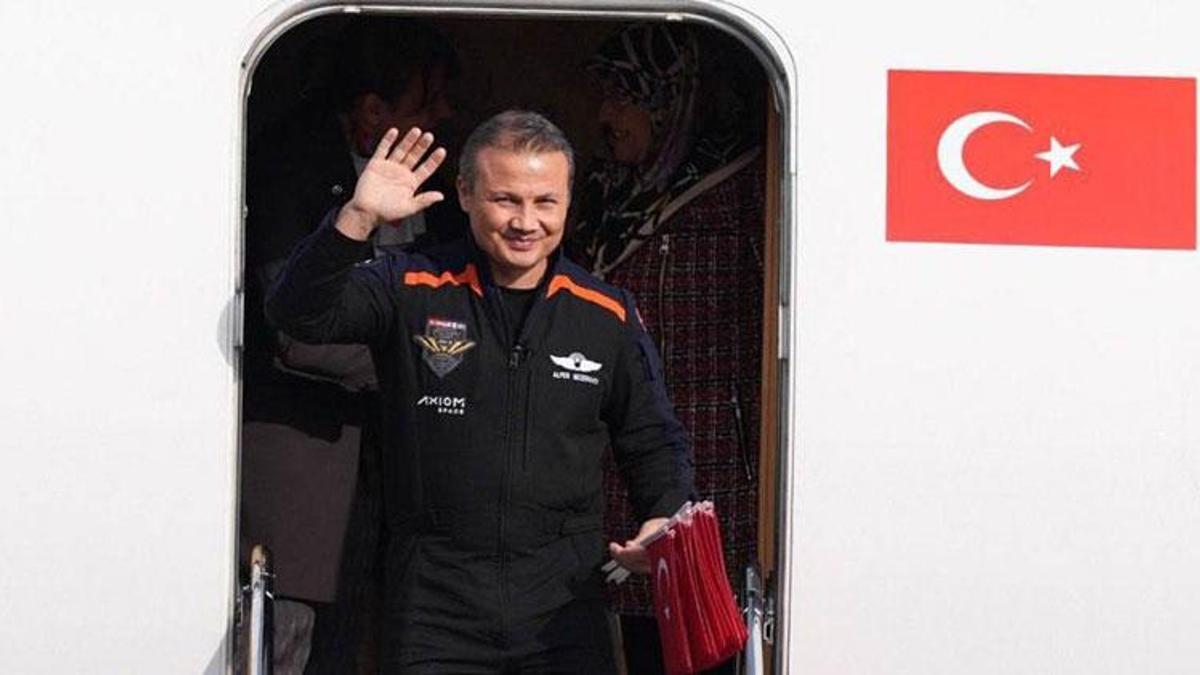 İlk Türk astronot Alper Gezeravcı Türkiye'ye döndü! 'Her türlü göreve hazırım'