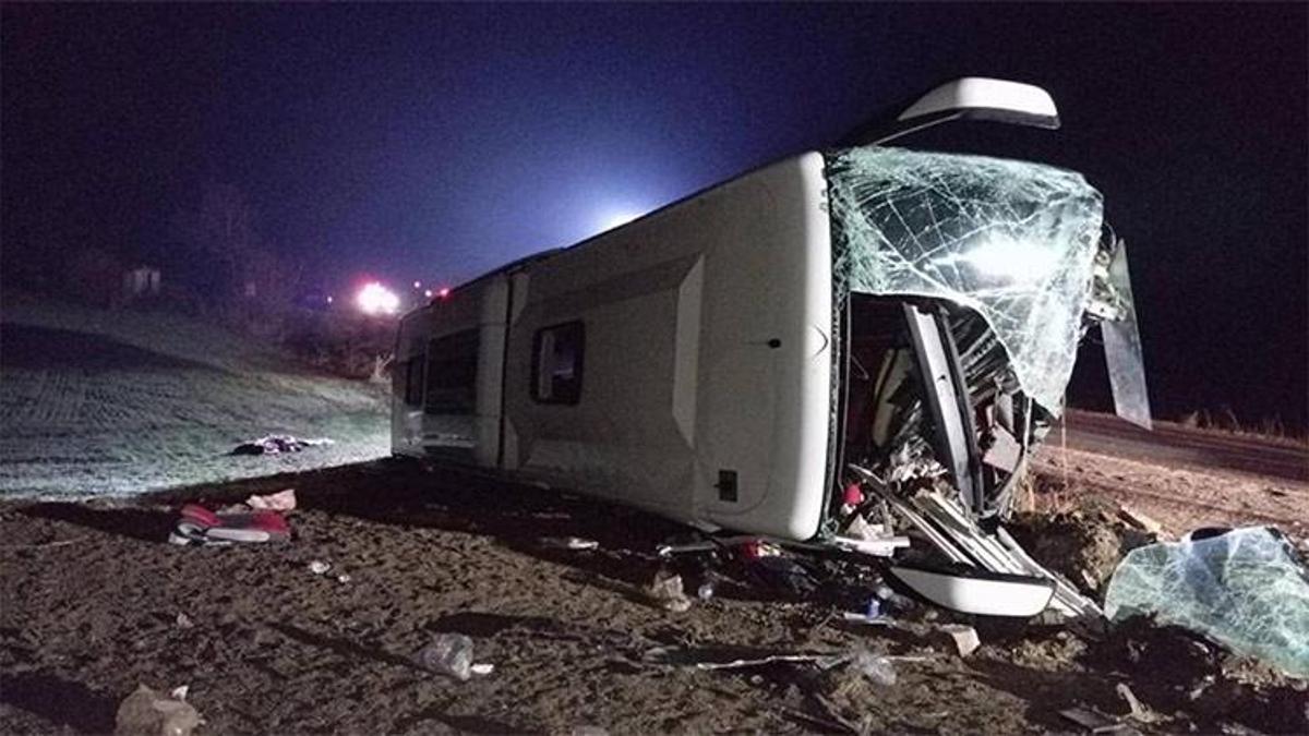 Yozgat'ta yolcu otobüsü devrildi! Ölü ve yaralılar var