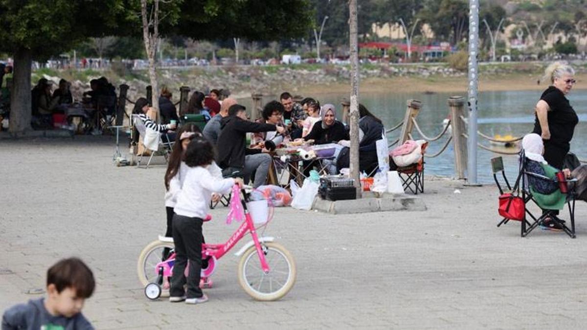 Kışın bahar havası yaşayan Adanalılar pikniğe akın etti! "Kışı da yazı da aynı"