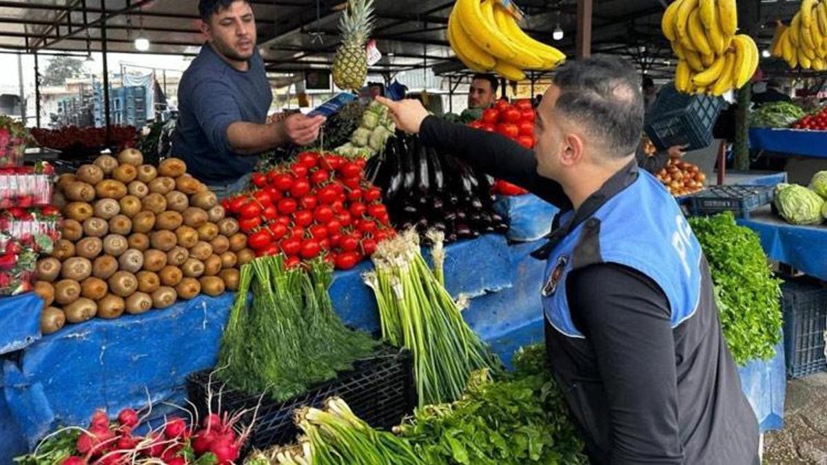 Polisten pazar esnafına ve vatandaşlara “dolandırıcılık ve hırsızlık” uyarısı! Broşür dağıtıldı