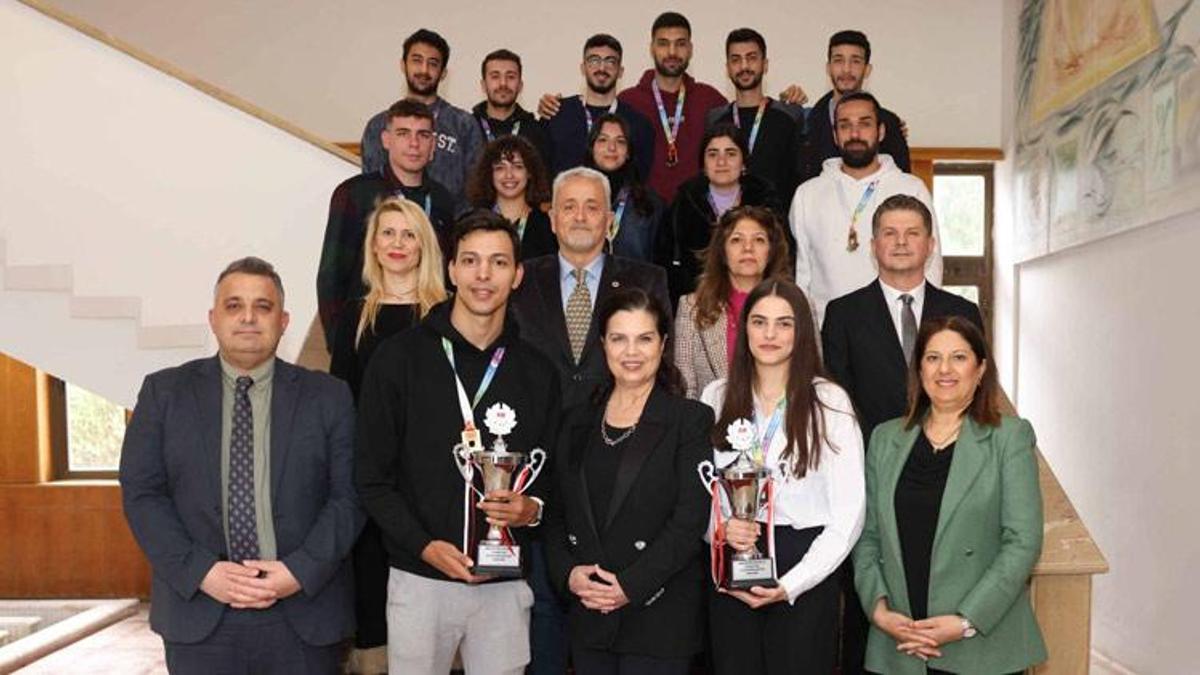 ÇÜ voleybolda rakiplerini geride bıraktı