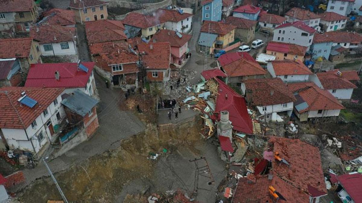 4 gün arayla meydana gelen heyelanlar 900 nüfuslu köyü ikiye ayırdı