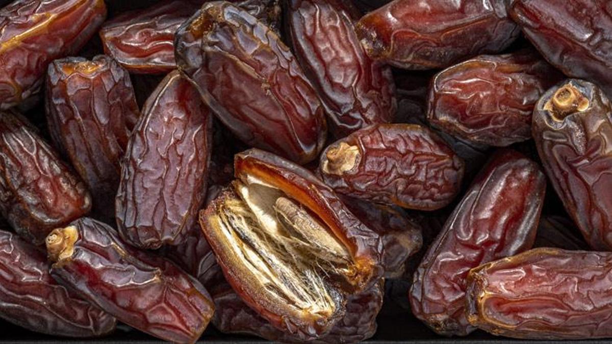 Ramazan ayının vazgeçilmezi hurma tezgahlarını süslüyor! Kilo fiyatı açıklandı