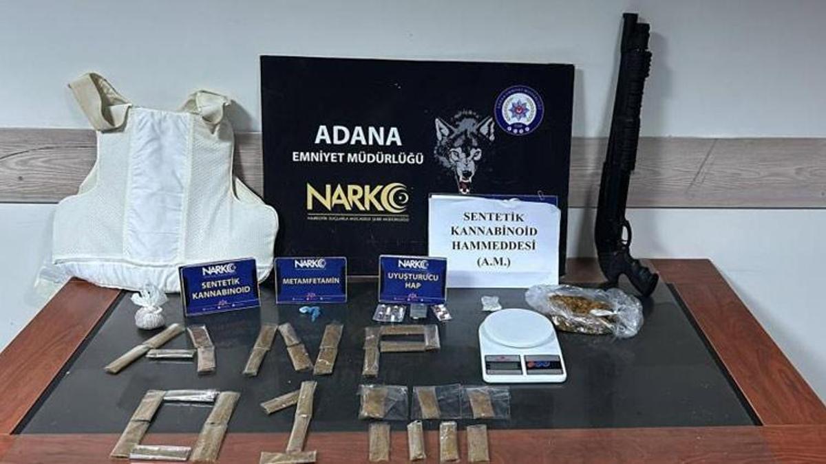 Otomobilinden uyuşturucu, silah ve çelik yelek çıkan şüpheli tutuklandı! Dedektör köpek hepsini buldu