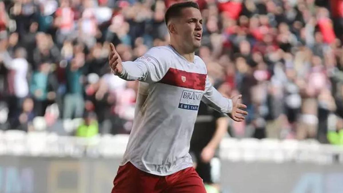 Sivasspor'un yıldızı Rey Manaj paylaşılamıyor! Yapılan teklif ortaya çıktı