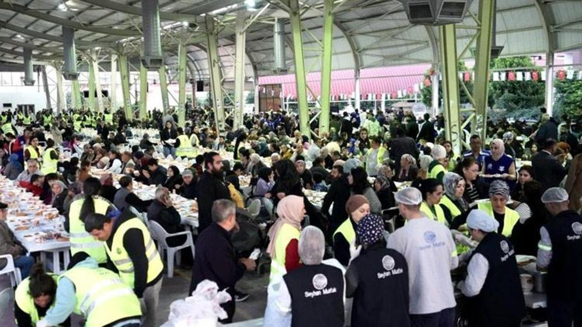 Başkan Akay: “Ramazan’da aşımızı paylaşıyoruz, iftar sofralarımızda buluşuyoruz”