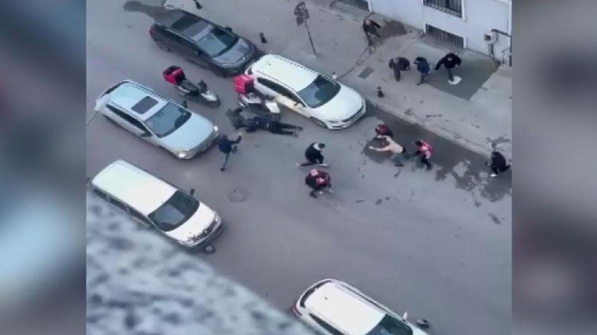 Esnafla motorkuryelerin kavgası Esenyurt'u savaş alanına çevirdi