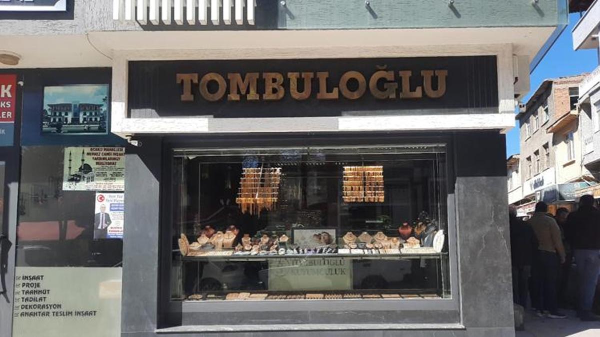 Kuyumcuyu soymaya çalıştı! Silahı ateş almayınca kaçtı