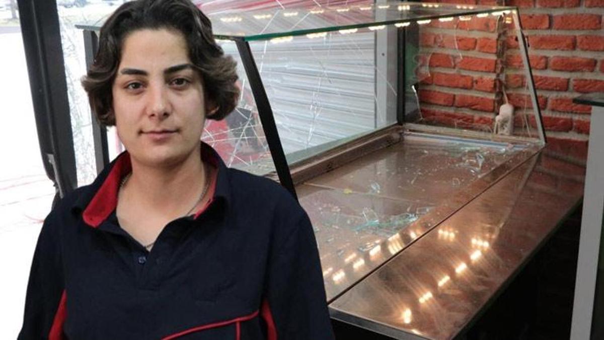 Emanet lüks araçla çiğ köfteciye daldı, ‘uykuluydum’ dedi! "O an çok korktum"