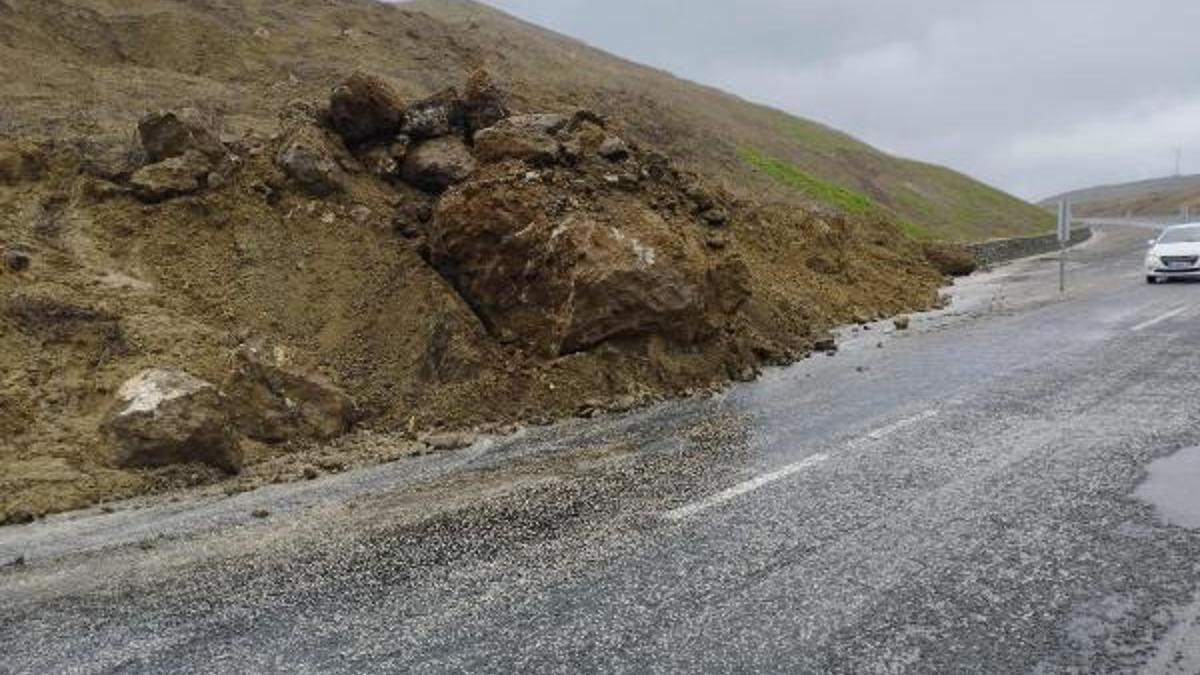 Erzurum kara yolunda heyelan