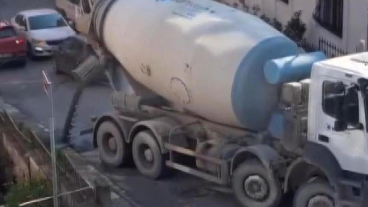Maltepe'de beton mikseri yola beton döktü