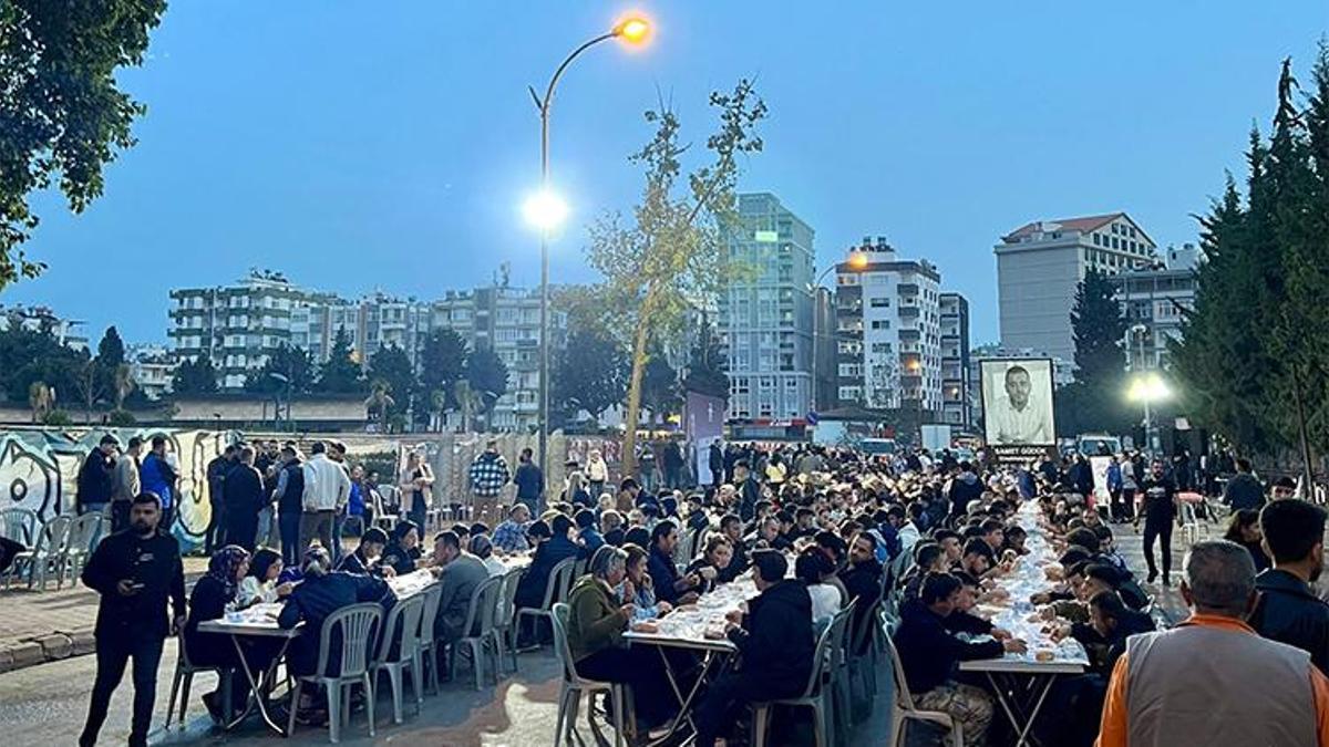 Adana Demirspor taraftarı iftarda buluştu