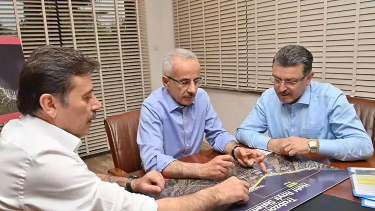 Bakan Uraloğlu yeni projeleri masaya yatırdı: Trabzon raylı sistem hattı için çalışmalar başladı