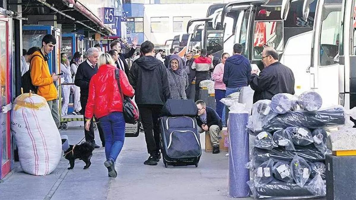 Seçmenler 'sandık' göçüne başladı! Otobüslerde yer kalmadı, ek sefer kararı
