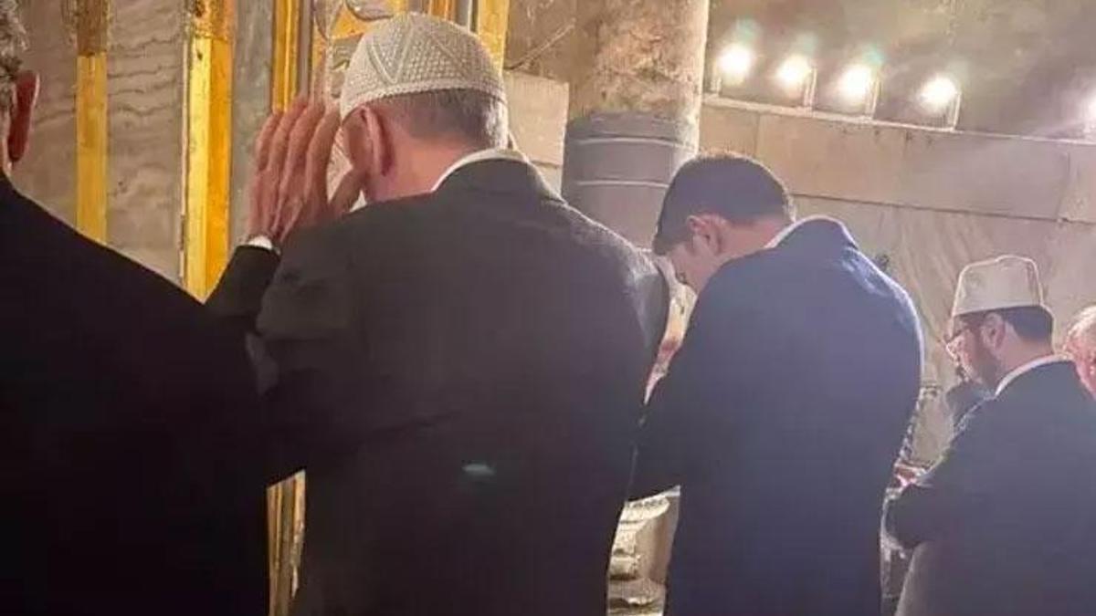 Cumhurbaşkanı Erdoğan ve Murat Kurum'dan Ayasofya'da akşam namazı