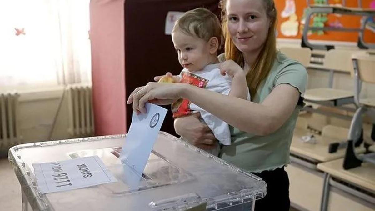 İstanbul'un ilçelerinde hangi aday önde? 39 ilçe seçim sonuçlarına göre 31 Mart'ta İstanbul'da hangi adaylar önde bitirdi?