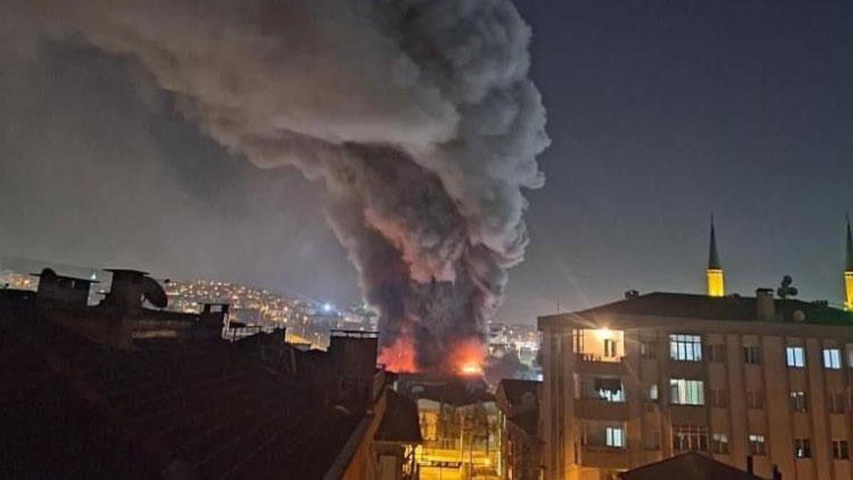 Gebze'de işyerinde yangın! Dev yangın için çok sayıda itfaiye ekibi sevk edildi