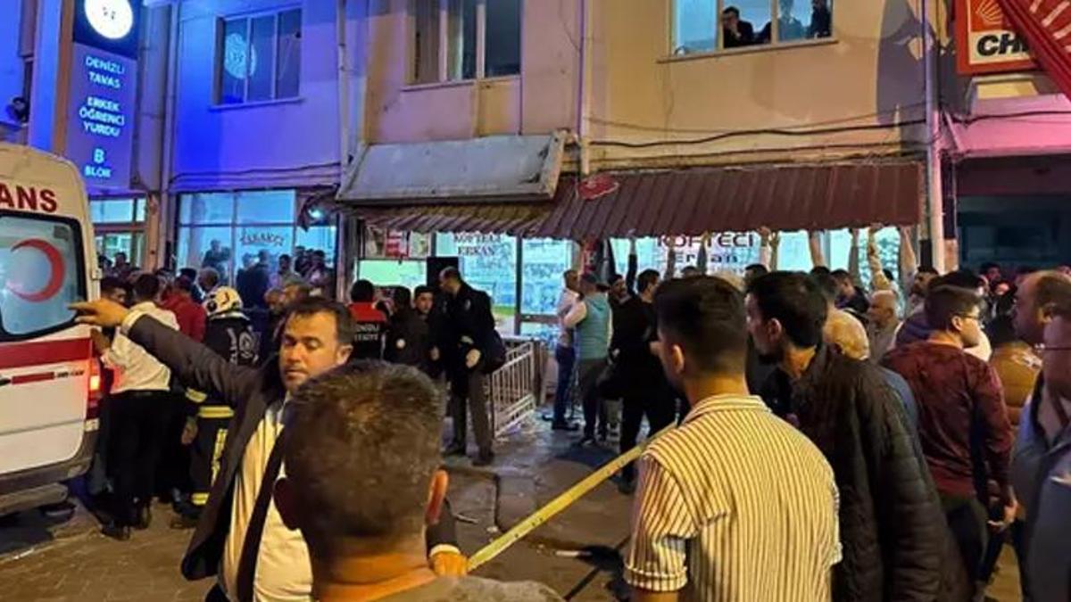 CHP ilçe başkanlığında seçim kutlamasında balkon çöktü: 1'i ağır, 4 yaralı