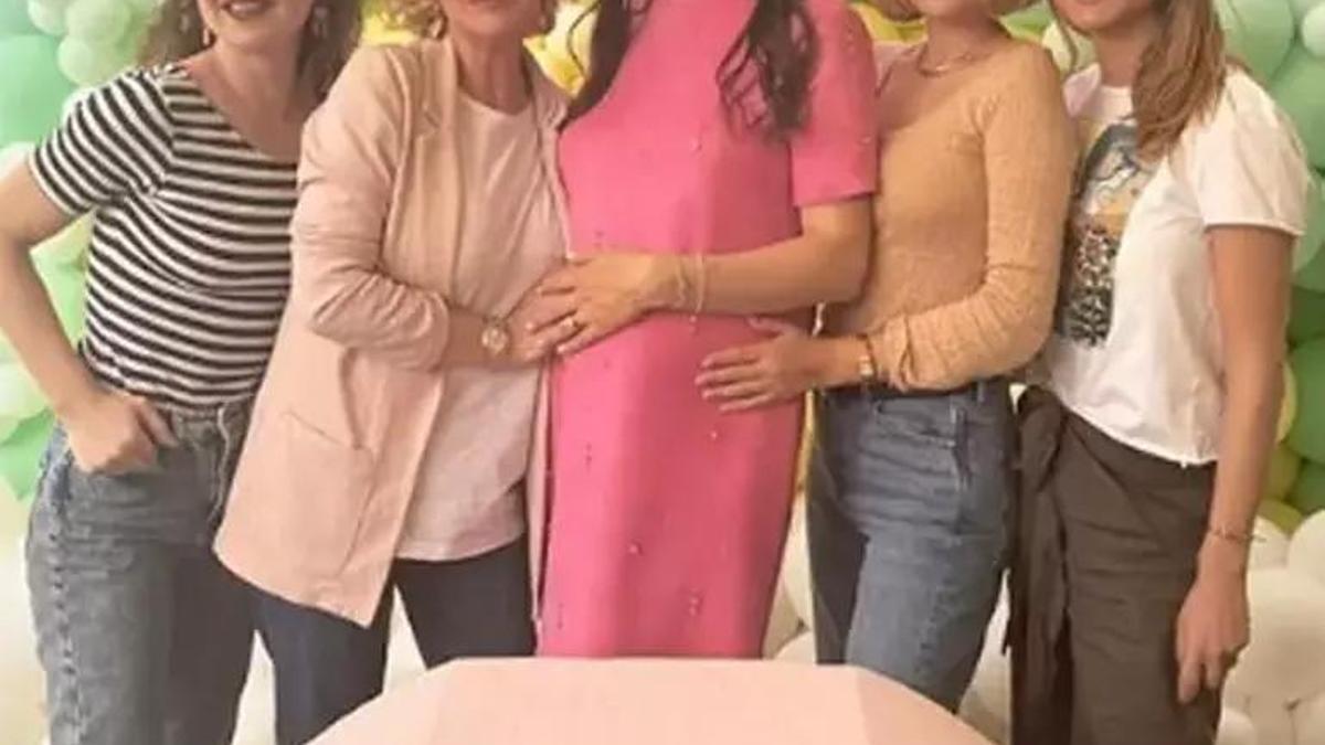 Yıldız Çağrı Atiksoy'dan doğum günü ve baby shower partisi!