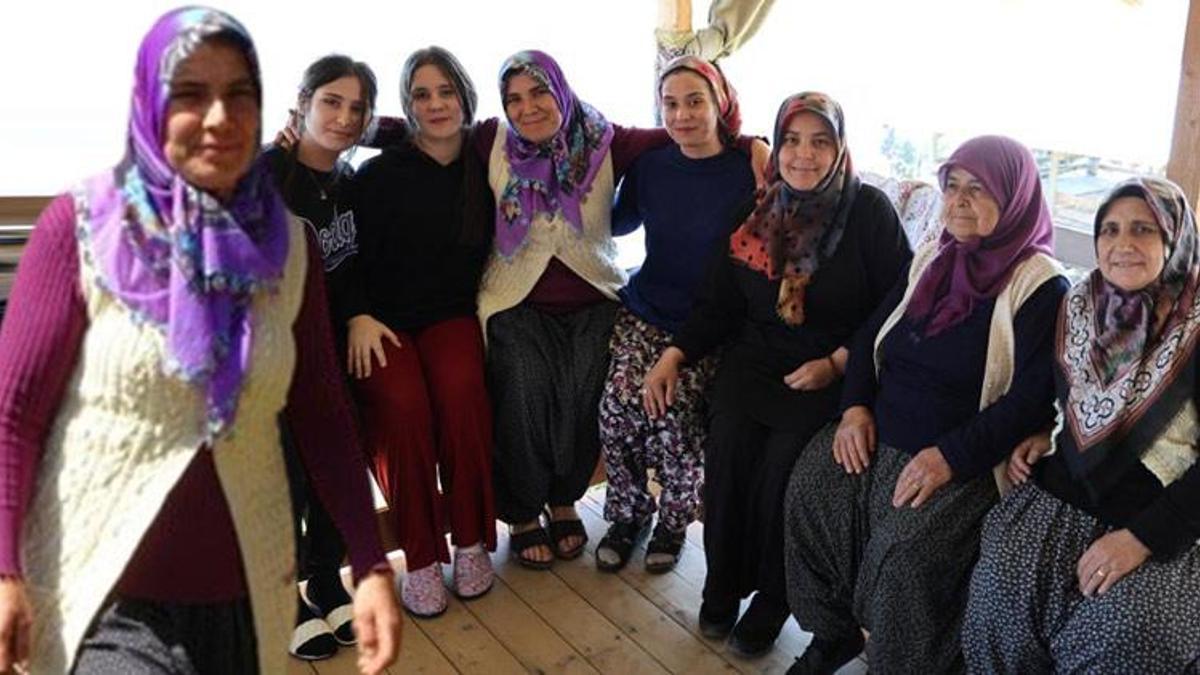 Tek vaadi "Dürüstlük" olan kadın muhtar adayı seçimi kazandı! Kız kardeşleri yardım etti