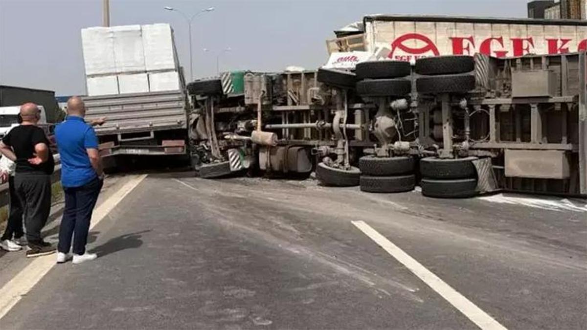 TEM'de zincirleme kaza! Yol trafiğe kapandı
