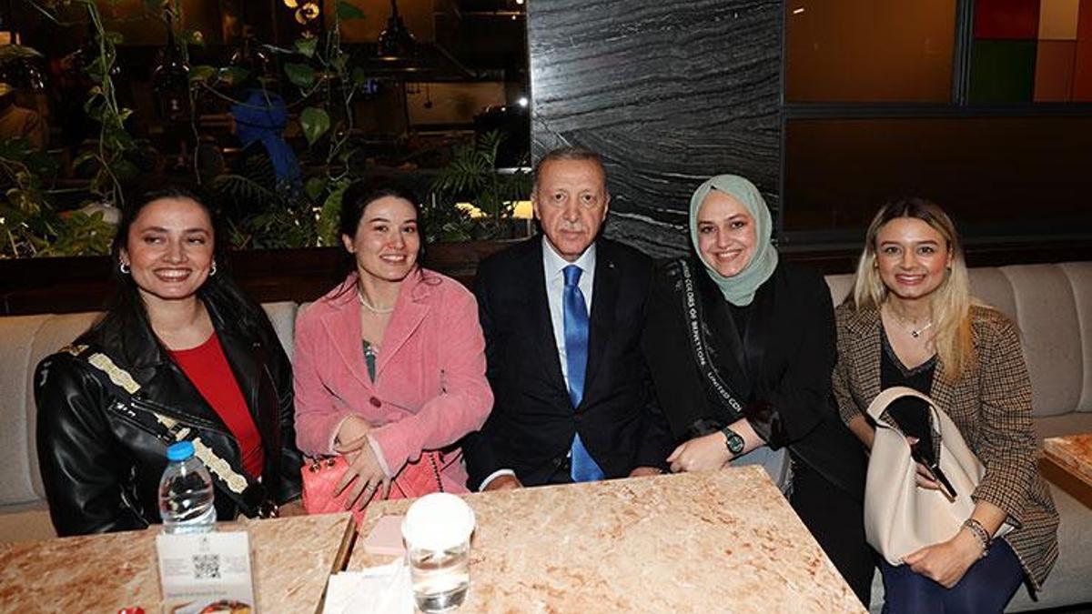 Cumhurbaşkanı Erdoğan, gençlerle bir araya geldi