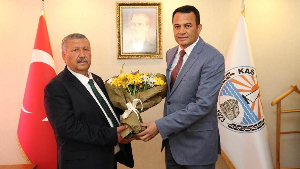 Kaş'ta göreve başlayan başkan, eve dönerken kaza geçirdi