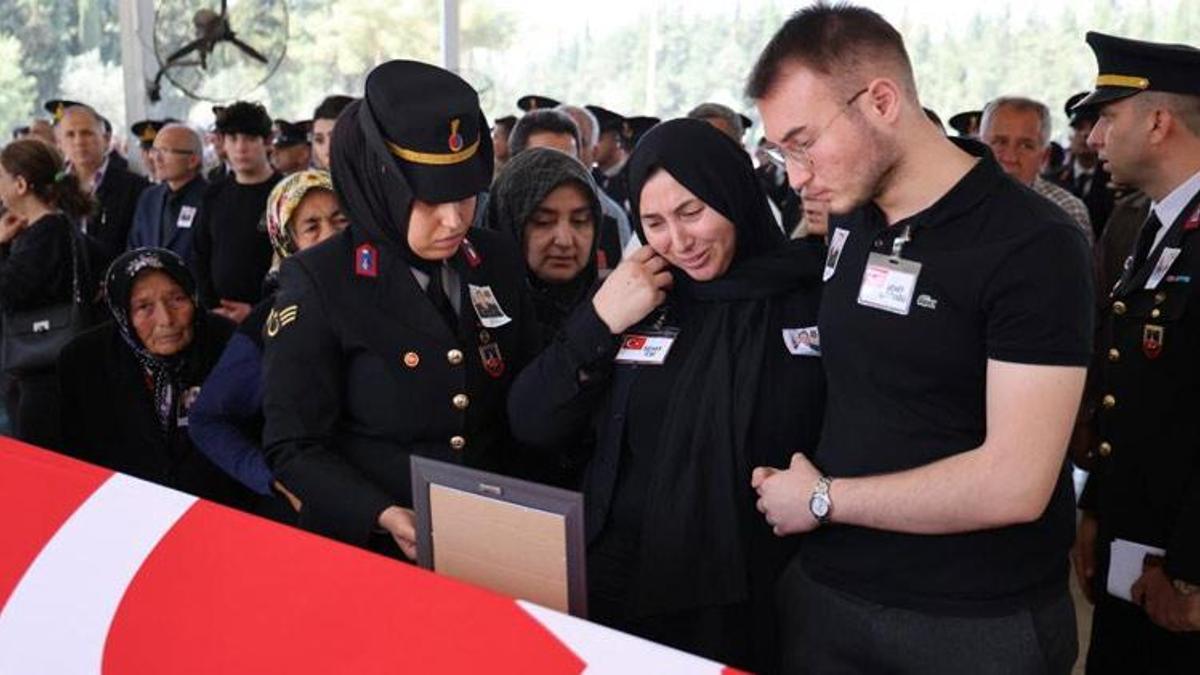 Adanalı Şehit Nebi Çullu'ya gözyaşları içinde veda edildi