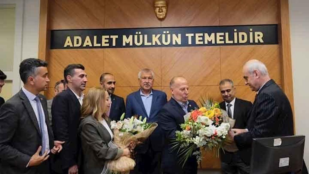 Yüreğir Belediye Başkanı Ali Demirçalı görevi devraldı