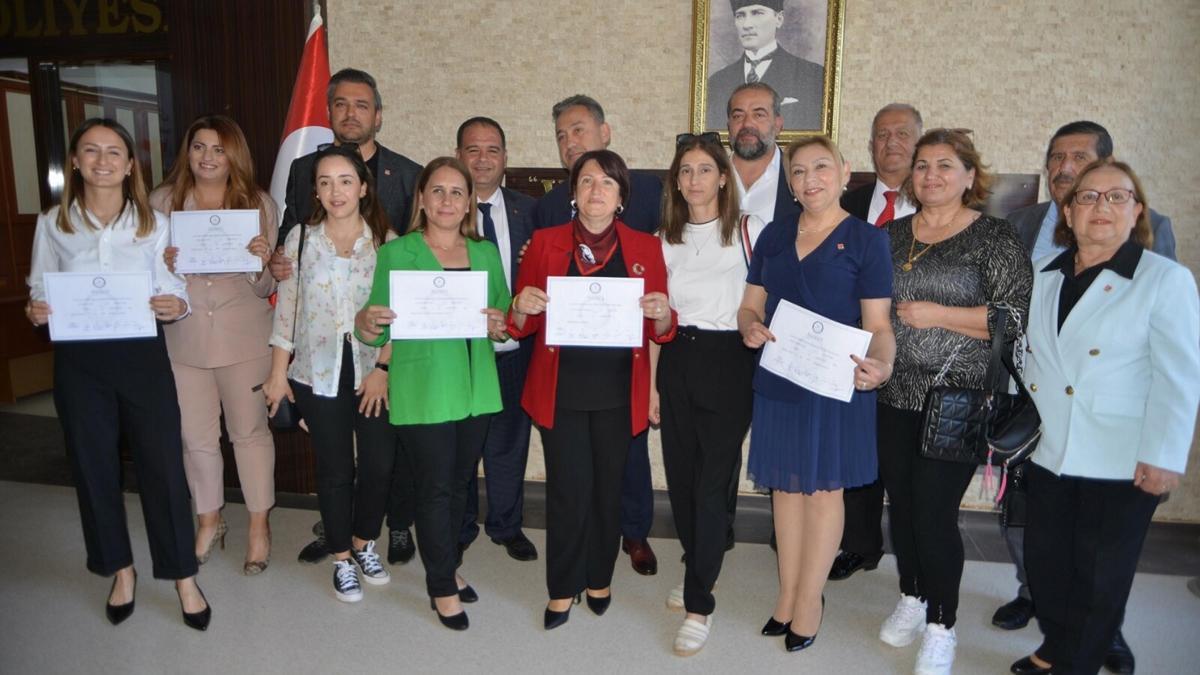 Karaburun Belediye Başkanı Erdoğan, mazbatasını aldı