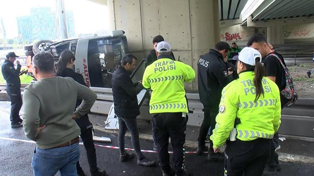 Polisleri taşıyan servis mibiüsü devrildi! 6 polis yaralandı