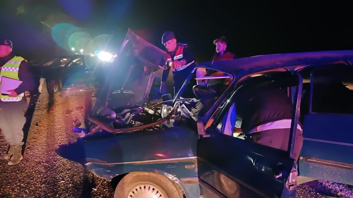 Adıyaman'da, otomobillerin karıştığı kazada sürücüler yaralandı