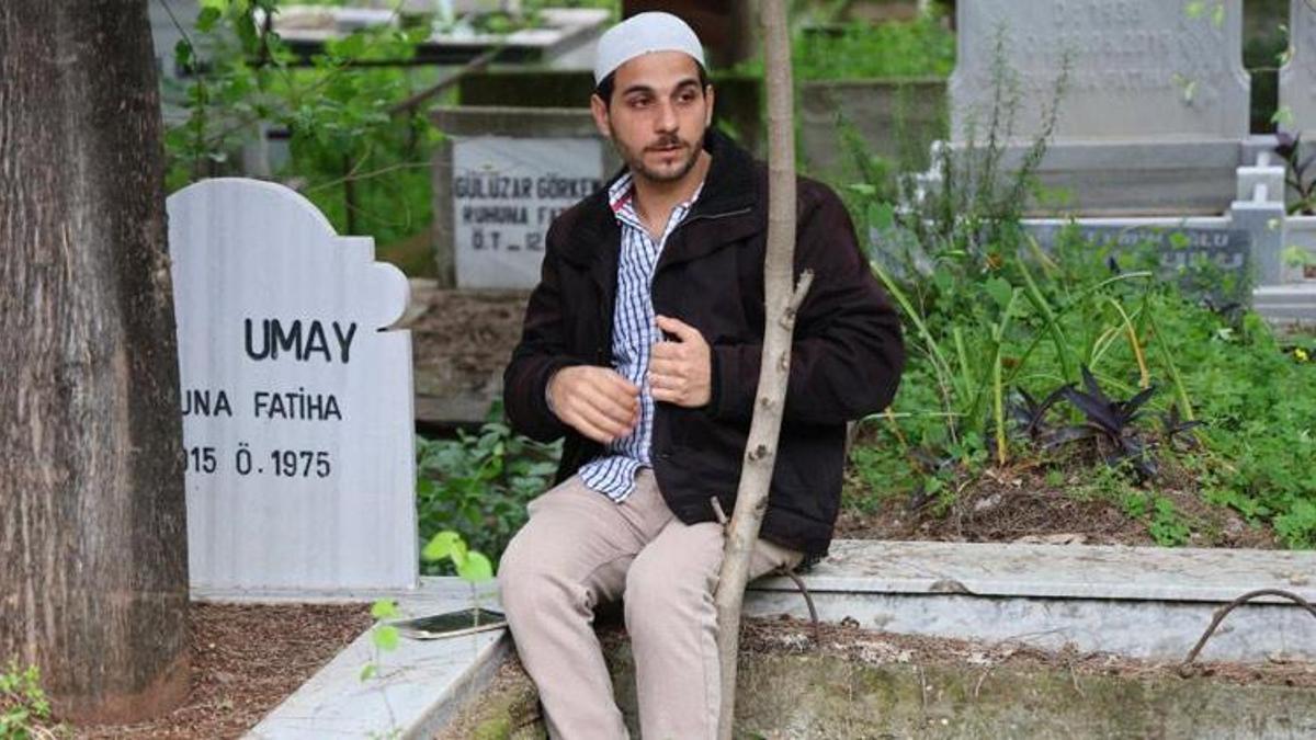 Adana’da mezarlıkta ‘Sahte hoca’ denetimi! Duayı yanlış okuyunca yakalandı
