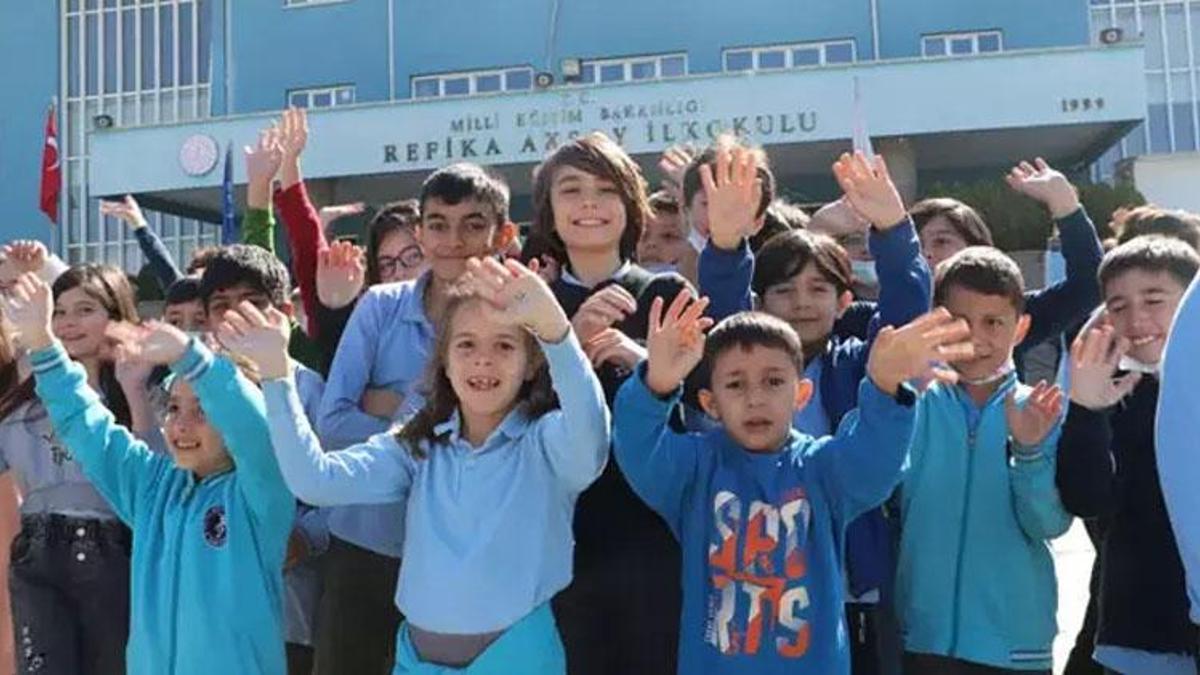 Ara tatil ne zaman bitiyor, okullar ne zaman kapanıyor? Pazartesi okul var mı, bayram tatili sonrası okullar ne zaman açılacak?
