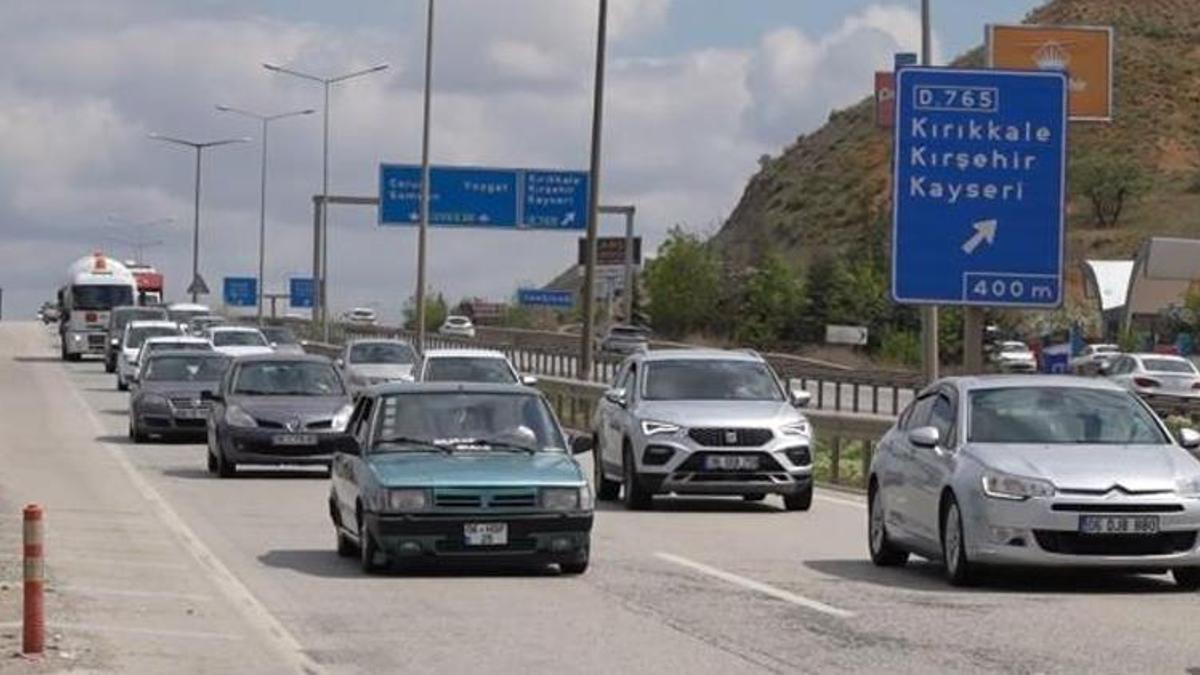 Bayram sonrası tatilcilerin dönüş yolculuğu devam ediyor! İşte yollardaki son durum