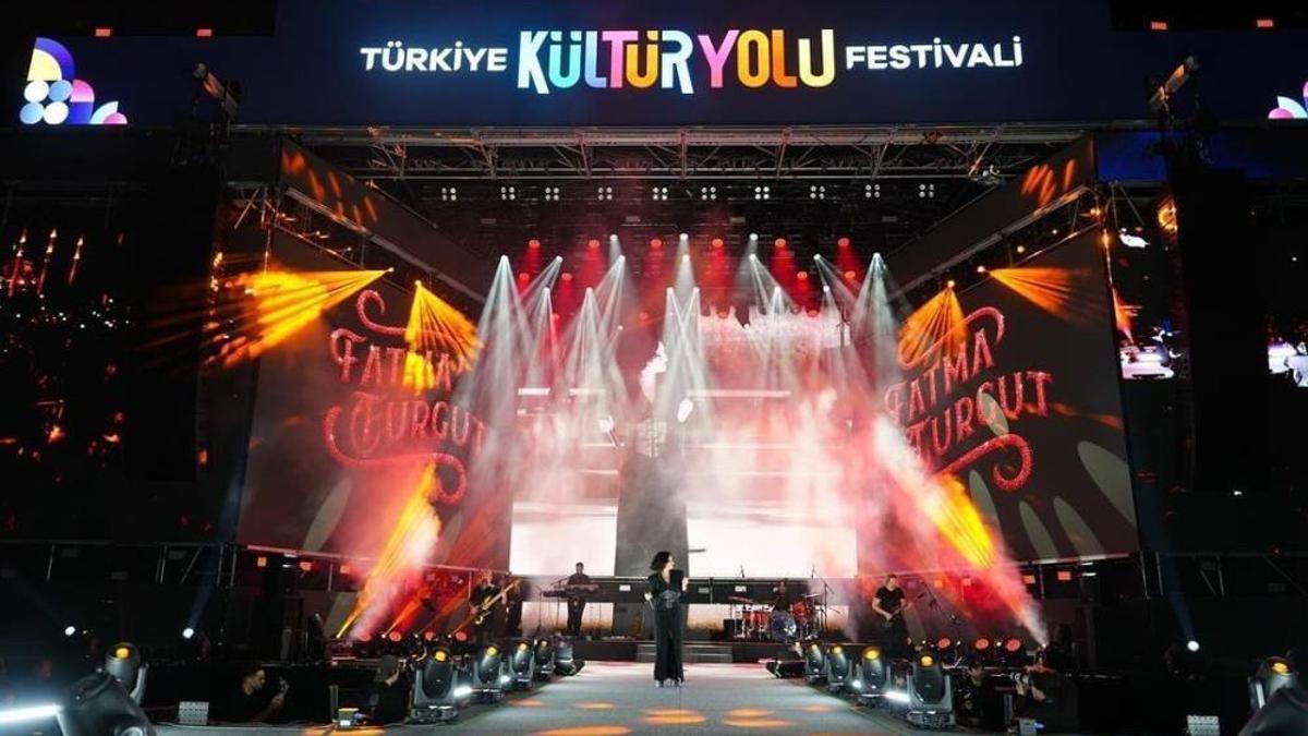 Adanalılar Fatma Turgut konseri ile coştu