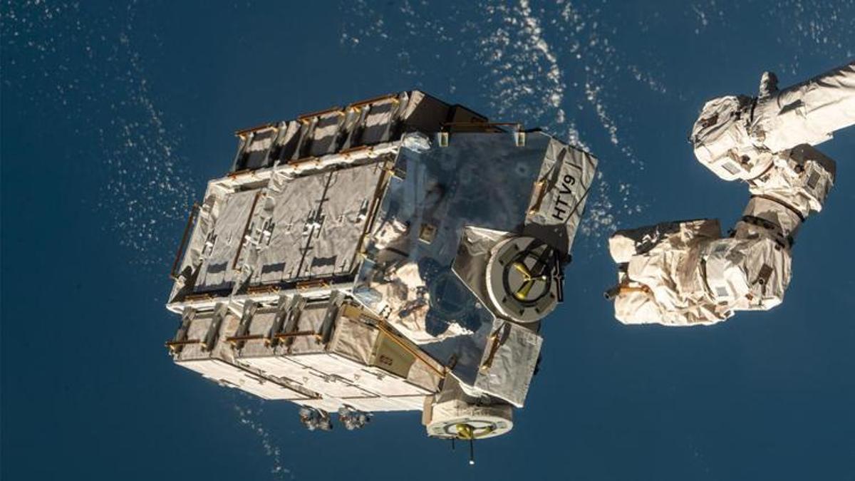 NASA açıkladı! Uzay istasyonundan evin çatısına düştü