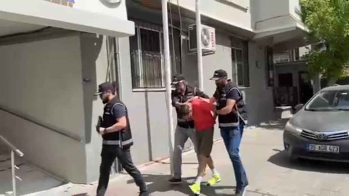 İNTERPOL tarafından aranan dolandırıcı İzmir'de yakalandı