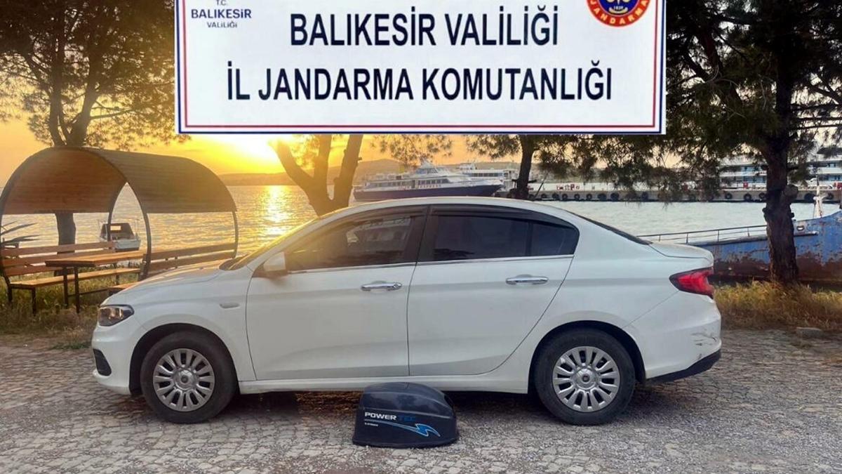 Balıkesir'de 29 kaçak göçmen ile 2 organizatör şüphesi yakalandı